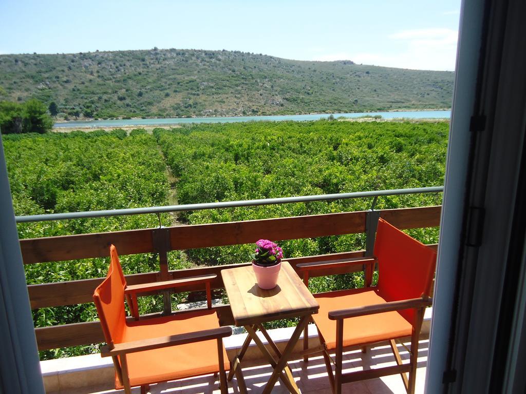 Ktima Klimentini Apartamento Vivári Quarto foto
